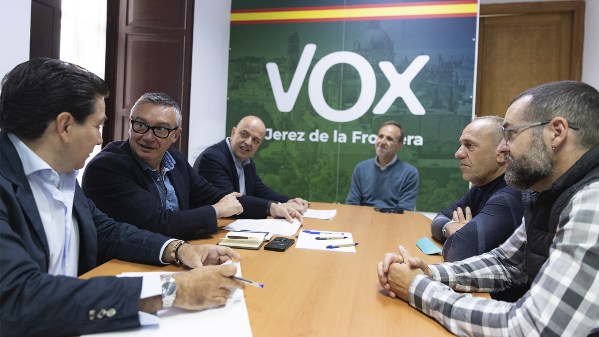 Manuel Gavira, portavoz del Grupo Parlamentario VOX en el Parlamento de Andalucia, reunión ambulancias provincia Cádiz