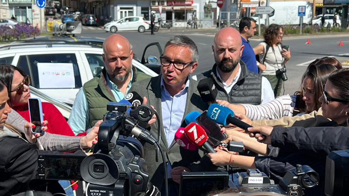 Manuel Gavira, portavoz del Grupo Parlamentario VOX en el Parlamento de Andalucia, en protesta agricultores de Almeria