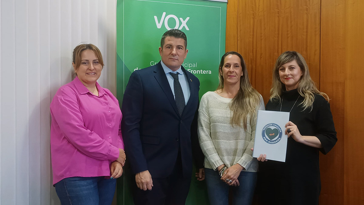 VOX Chiclana Nuestro Corazón por Bandera