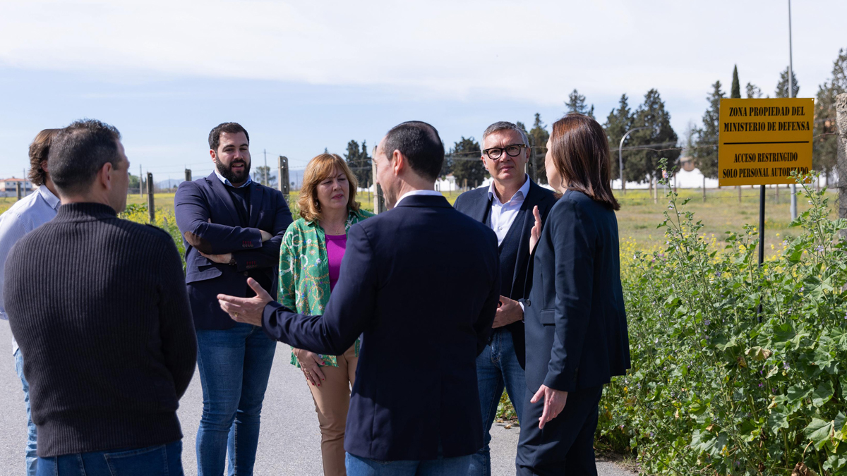 Manuel Gavira, portavoz del Grupo Parlamentario VOX en el Parlamento de Andalucia, durante su visita a la Base Aerea de Armilla en Granada