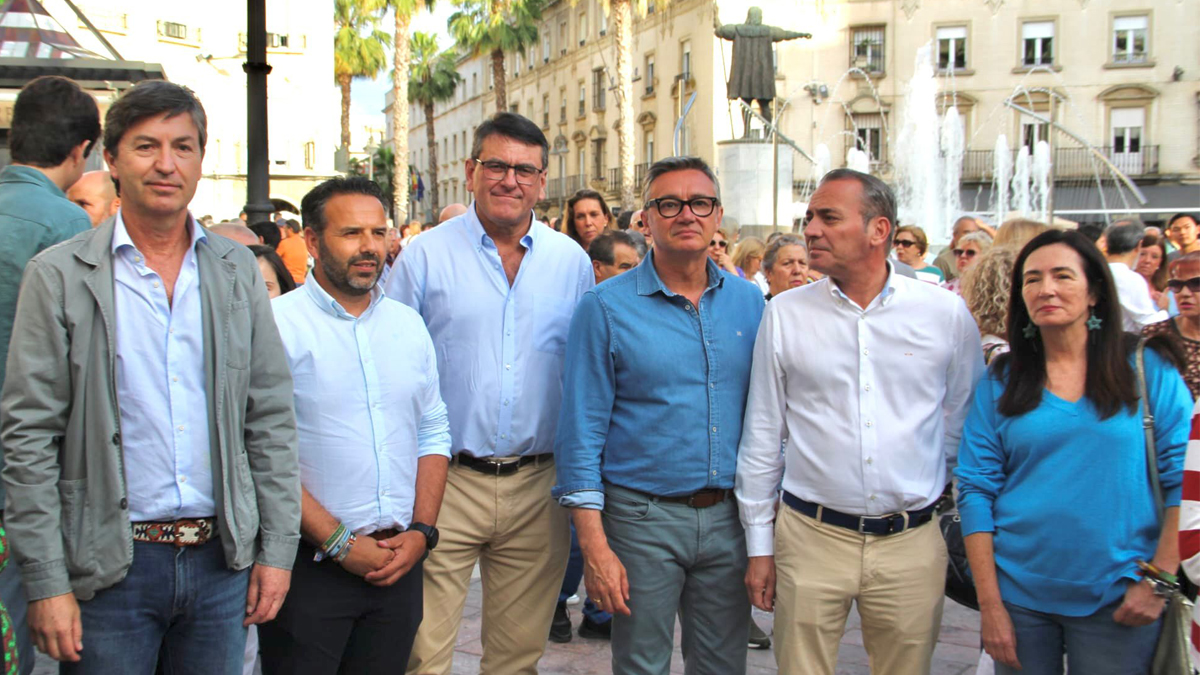 Manuel Gavira en concentracion por infraestructuras de Huelva