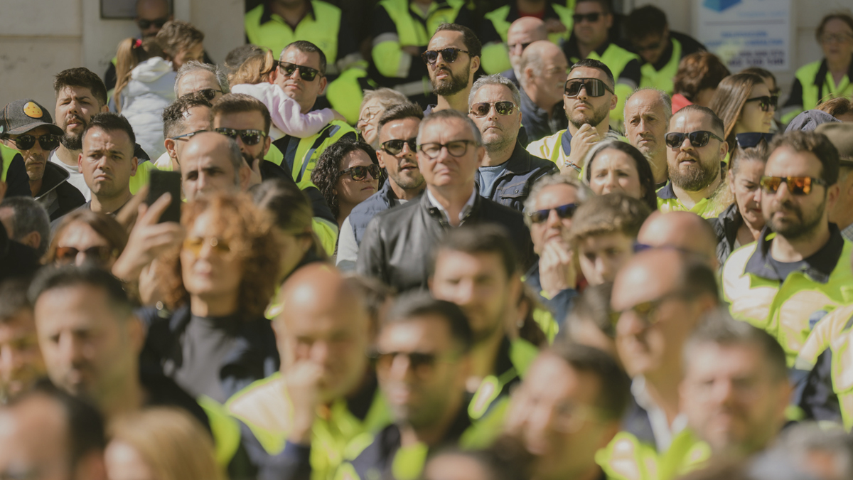 Manuel Gavira en concentración trabajadores de Acerinox en Algeciras
