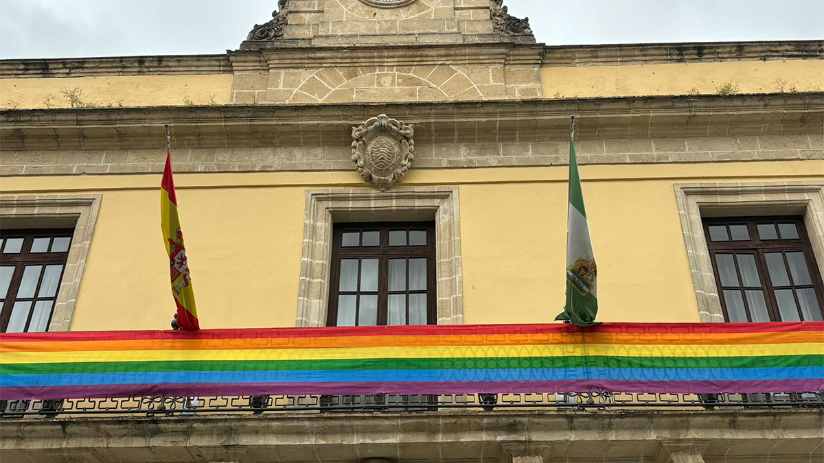bandera arco iris ayuntamiento jerez