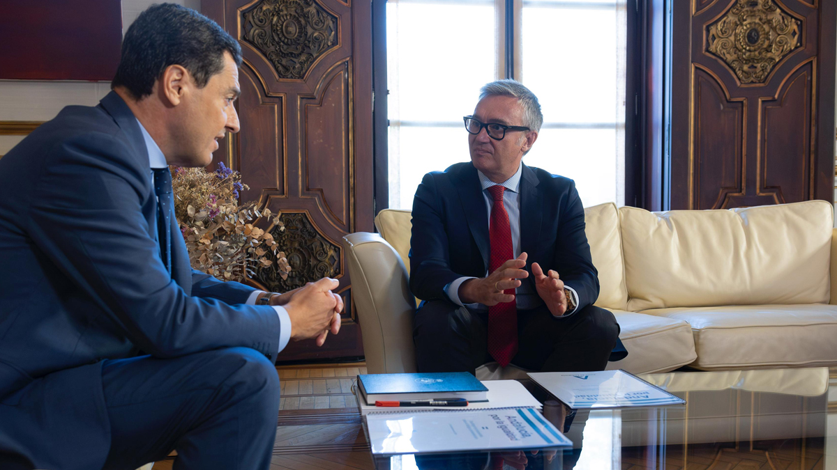 Manuel Gavira, portavoz del Grupo Parlamentario VOX en el Parlamento de Andalucia, durante encuentro con Moreno Bonilla por fiananciacion