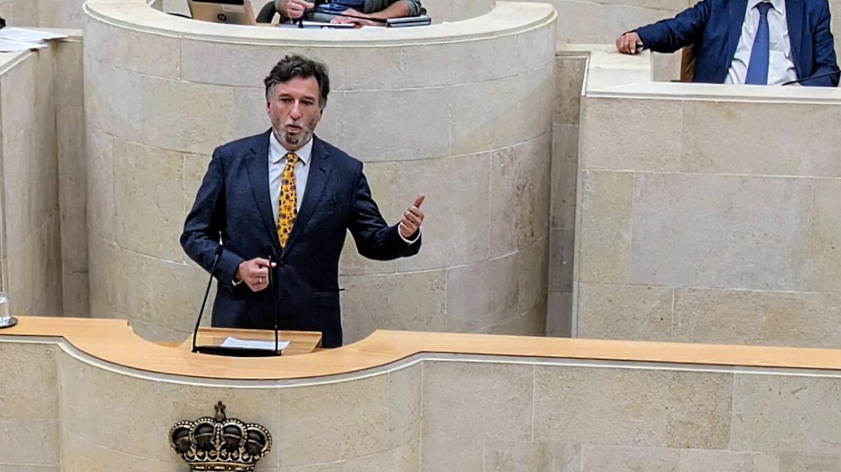 Cristóbal Palacio interviene en el Parlamento de Cantabria