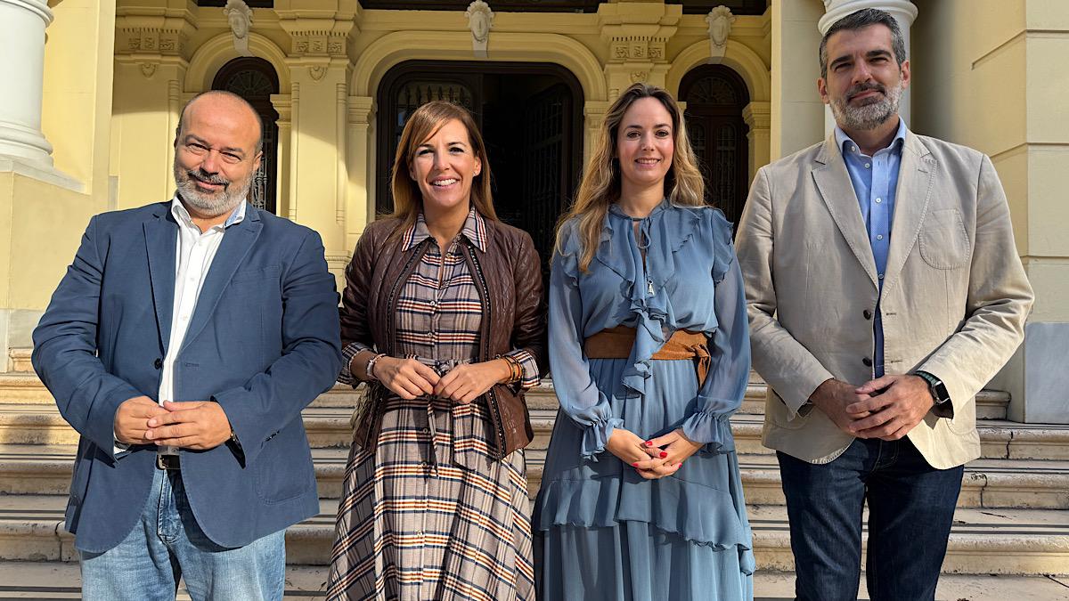 Yolanda Gómez acompañada por la diputada nacional, Patricia Rueda, y por miembros de la Ejecutiva provincial
