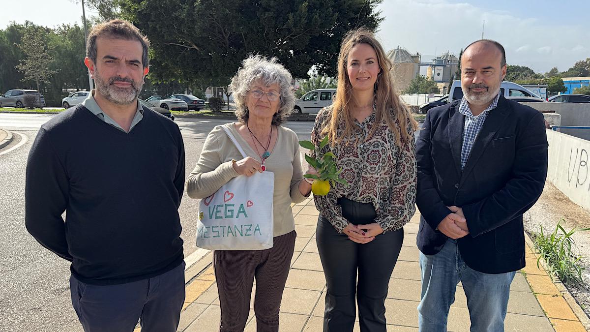 Yolanda Gómez junto a miembros del CEP y Mari Carmen Mestanza.