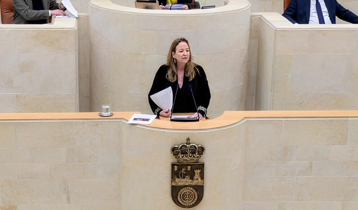 Leticia Díaz defendiendo iniciativa VOX