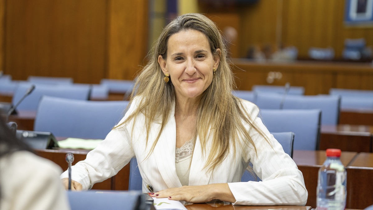 Monstserrat Cervantes, parlamentario del GP VOX en el Parlamento de Andalucia
