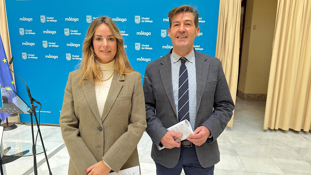 Yolanda Gómez y Antonio Alcázar en la rueda de prensa previa al pleno de mañana