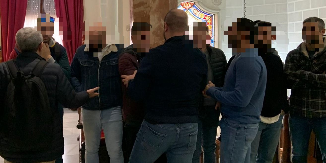 Tasende, junto a policías locales en el pleno