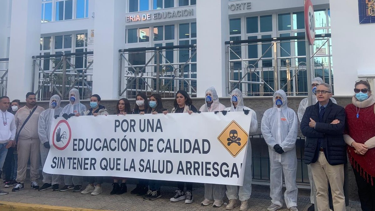 Tasende, en la protesta apoyando a los padres y madrs del CEIP Real