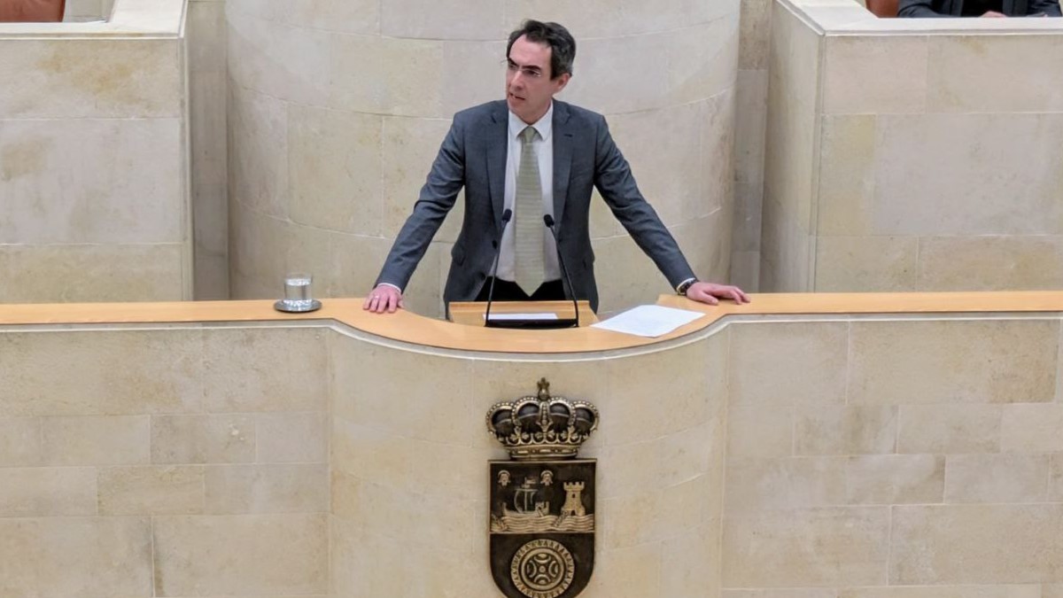 Armando Blanco defiende moción en Parlamento