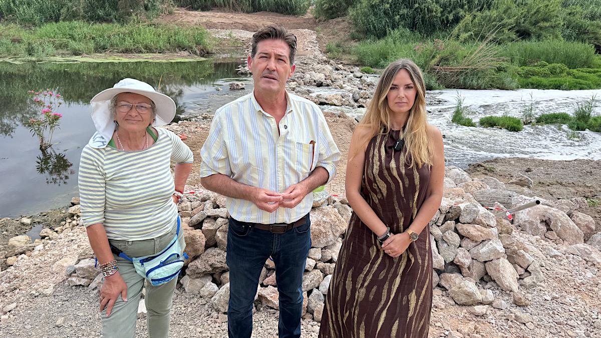 Antonio Alcázar y Yolanda Gómez, junto a Carmen Mestanza, en la Vega de Mestanza