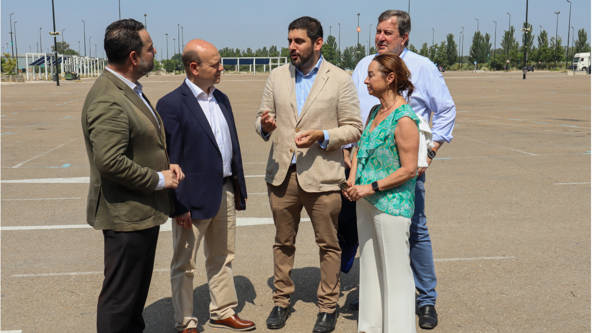 Alejandro Nolasco, junto a los diputados Santiago Morón, Carmen Rouco, David Arranz y Juan Vidal