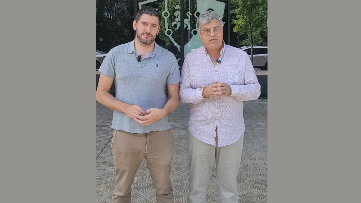 Alejandro Nolasco y García Elorz, junto a El Sadar