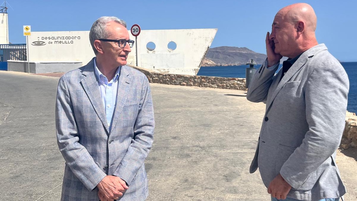 Tasende, en la desaladora, junto a Javier Diego
