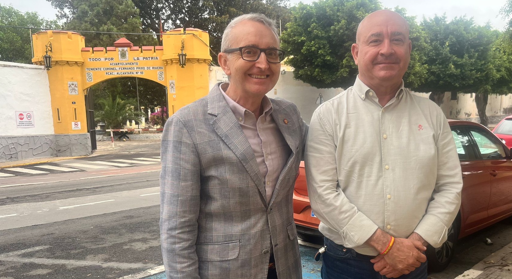 Tasende y Diego, junto al Cuartel de Santiago