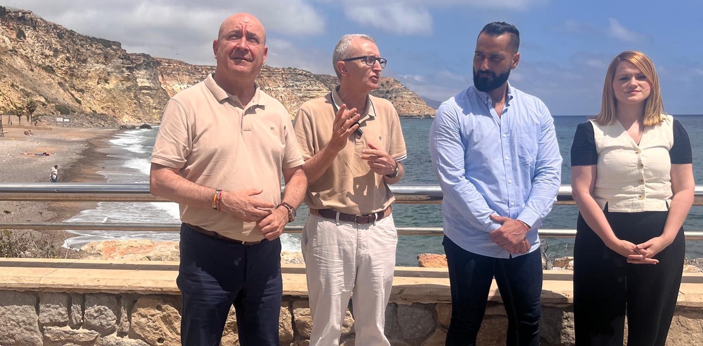 Tasende y el equipo de VOX, en Horcas Coloradas