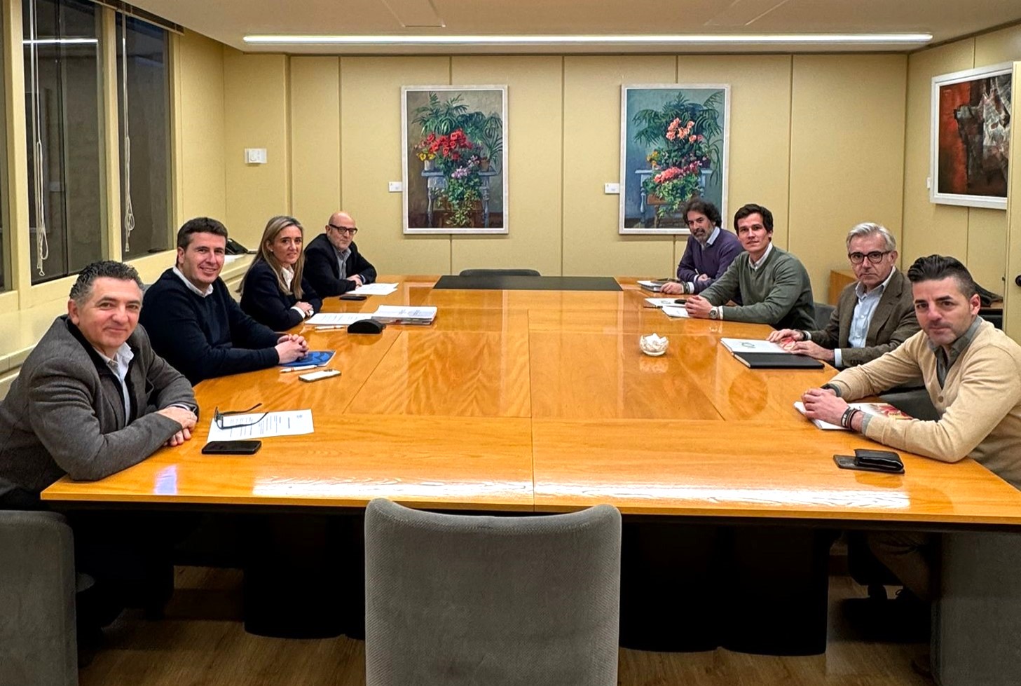 Ángel Alda Pérez y Héctor Alacid López, con diputados del Partido Popular de La Rioja