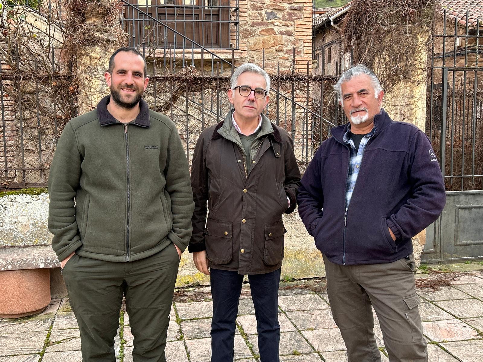 Héctor Alacid López, con ganaderos de Viniegra de Abajo
