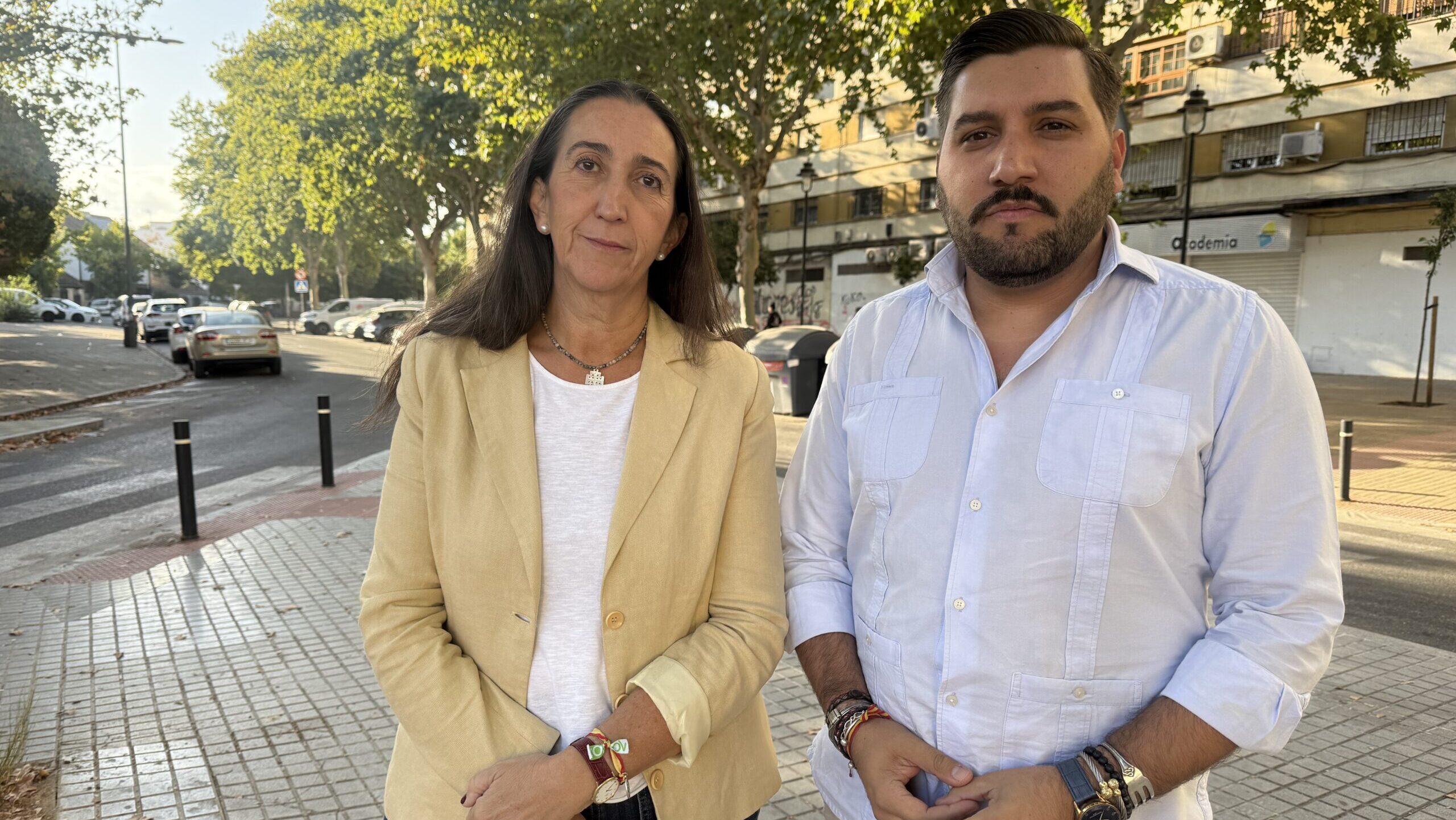 Paula Badanelli. Portavoz VOX Córdoba capital y el coordinador local, Miguel Castellano