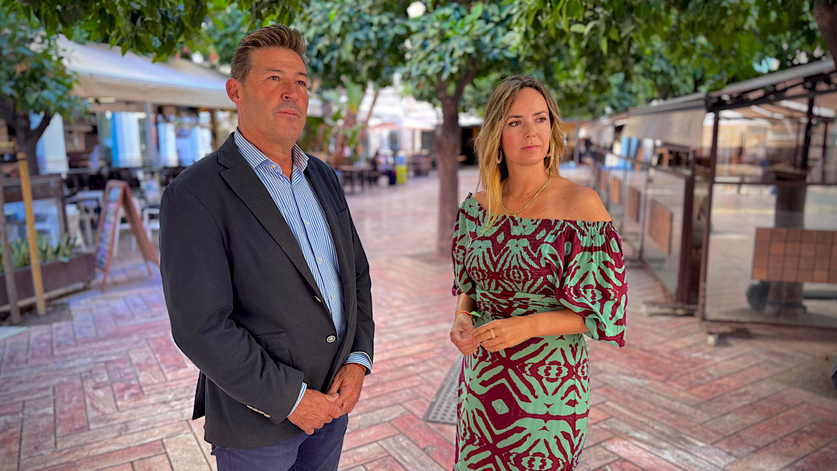 Antonio Alcázar y Yolanda Gómez en la Plaza de Las Flores de la capital
