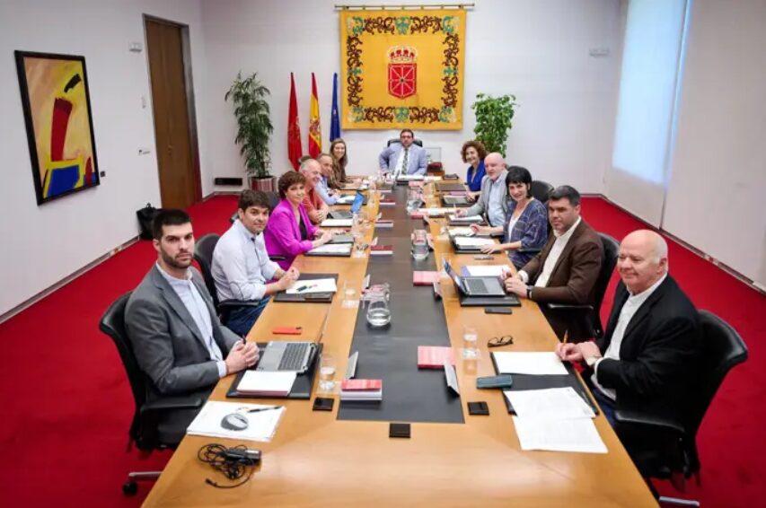 El Parlamento rechaza informar sobre el coste de la inmigración ilegal en Navarra como pedía VOX
