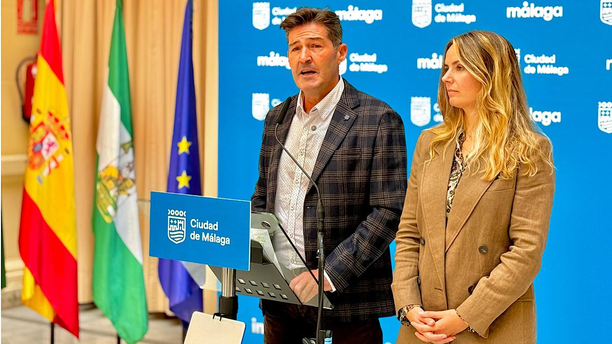 Antonio Alcázar y Yolanda Gómez, durante la rueda de prensa previa a Pleno