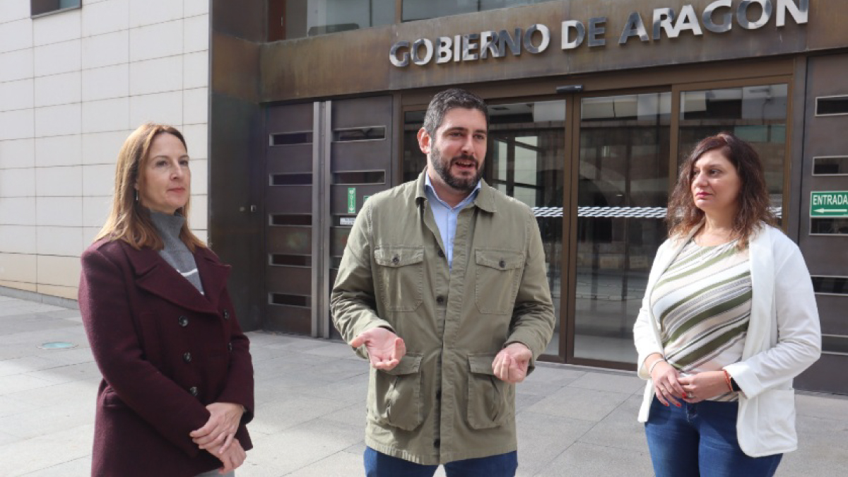 Alejandro Nolasco, con Elena Fernández y Verónica Luz, en Teruel