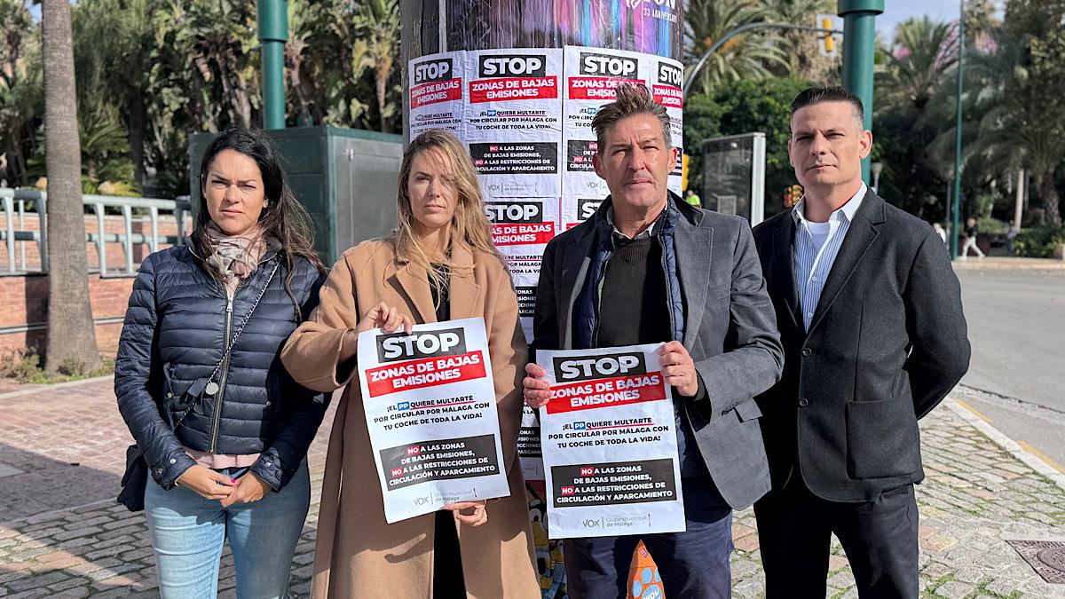 La pegada contra las zonas de bajas emisiones se ha llevado a cabo en la plaza de La Marina