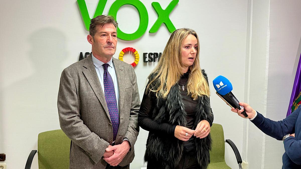 Yolanda Gómez y Antonio Alcázar, hoy, durante la rueda de prensa