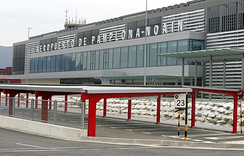 VOX acusa a UPN de seguir la agenda separatista de PNV y Bildu por querer asumir la competencia del aeropuerto de Pamplona
