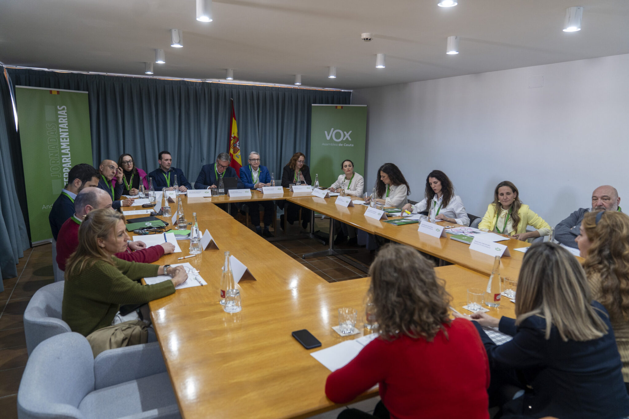 VOX sienta las bases de un frente común para acabar con las políticas ...