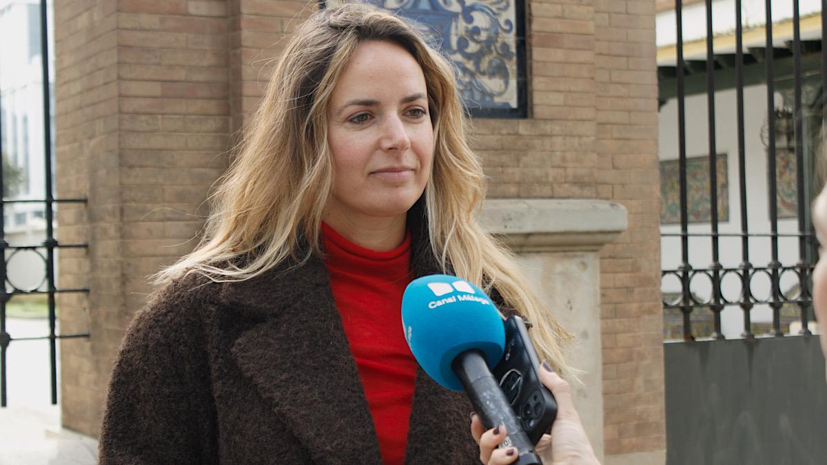 Yolanda Gómez, portavoz adjunta del Grupo Municipal VOX Málaga, a las puertas de Gestrisam
