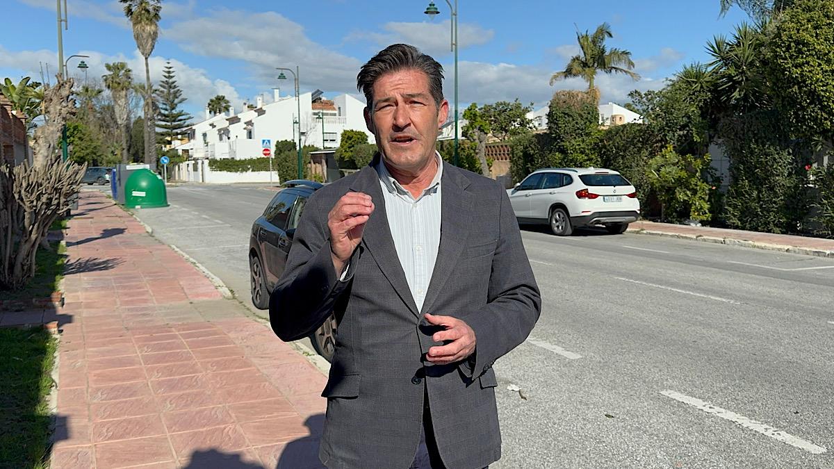 Antonio Alcázar, portavoz del Grupo Municipal VOX Málaga, en la calle donde se produjo el suceso
