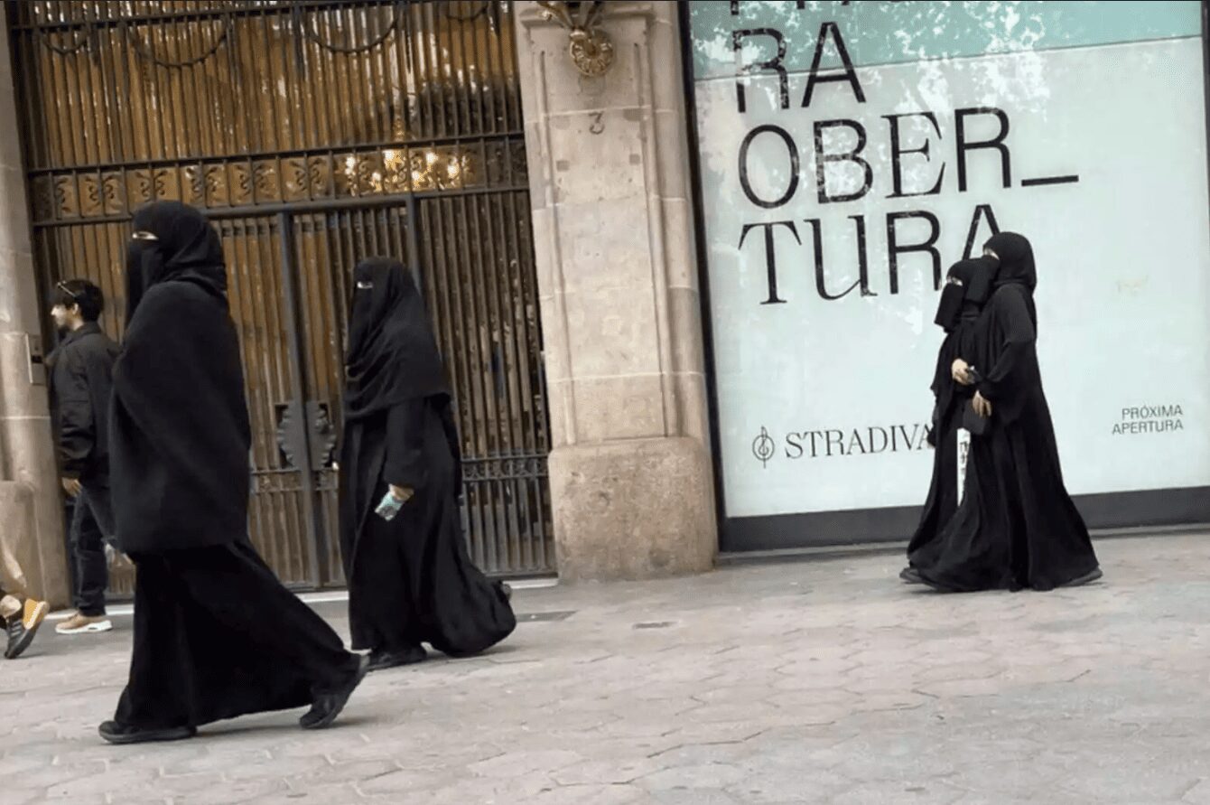 Chivite y sus socios se oponen a la prohibición del burka y el niqab en Navarra