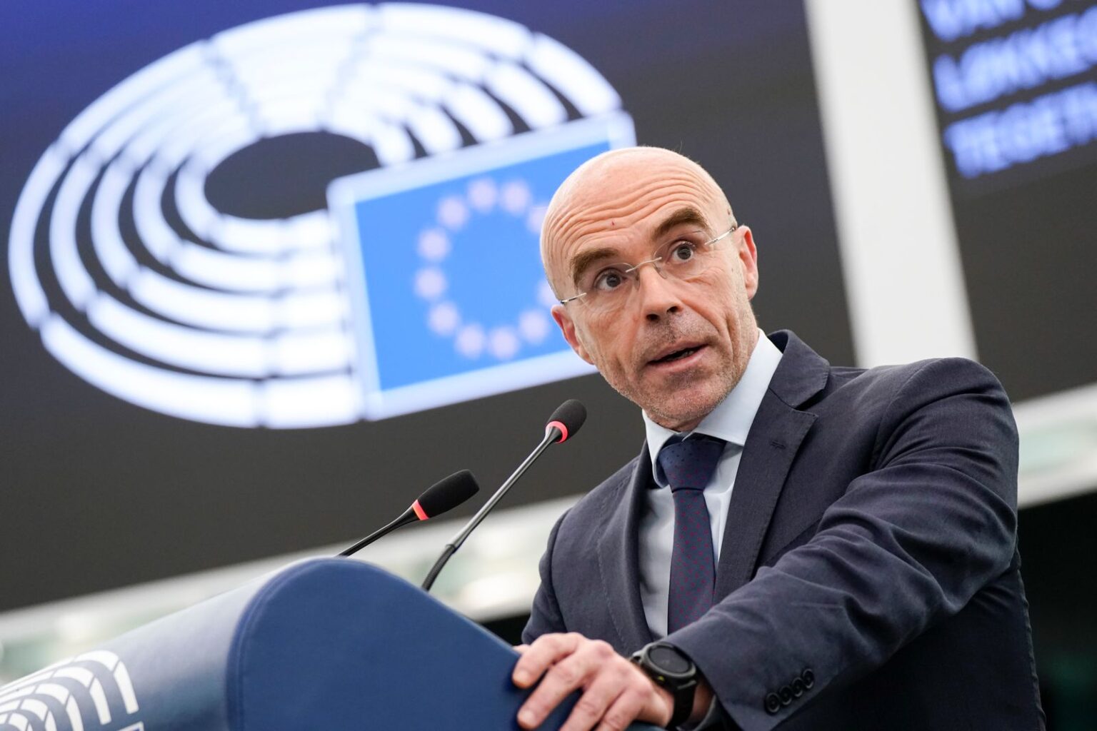 Buxadé (VOX) exige a la Comisión Europea del PP que eche atrás su