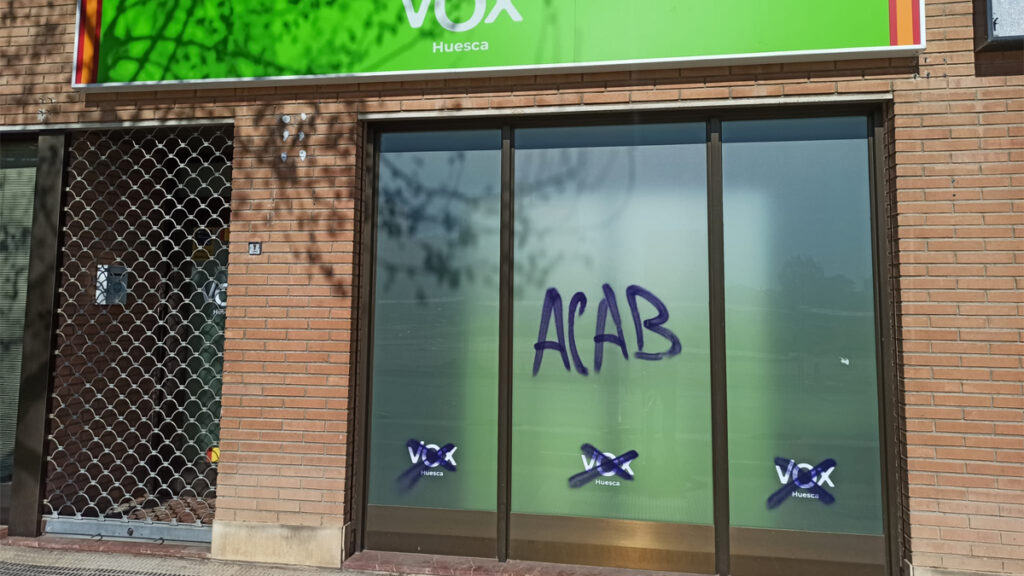 VOX denuncia pintadas vandálicas en su sede de Huesca - VOX