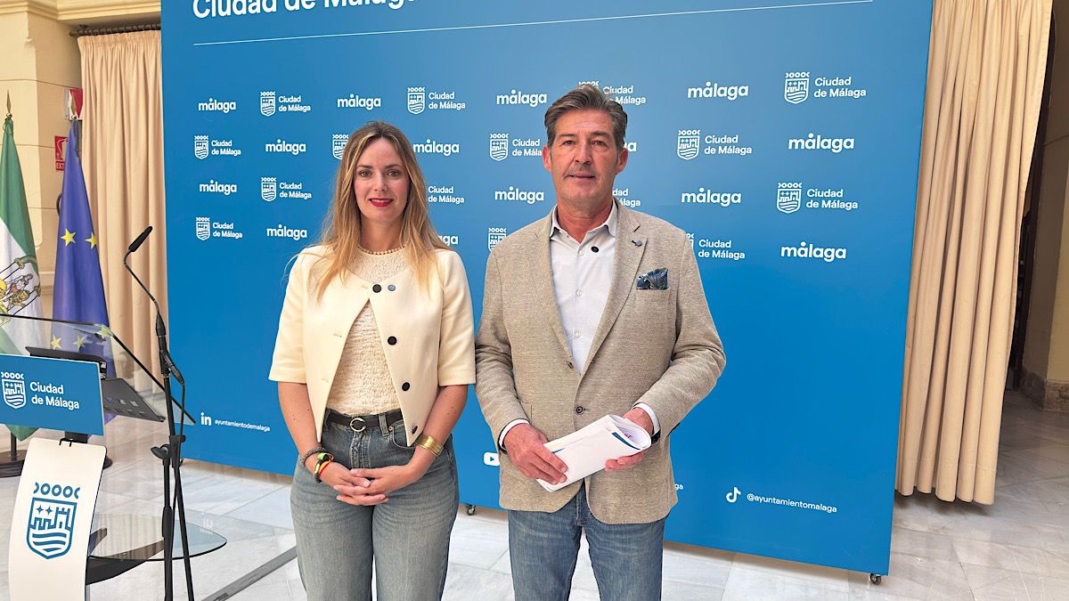 Antonio Alcázar y Yolanda Gómez, tras la rueda de prensa previa a Pleno