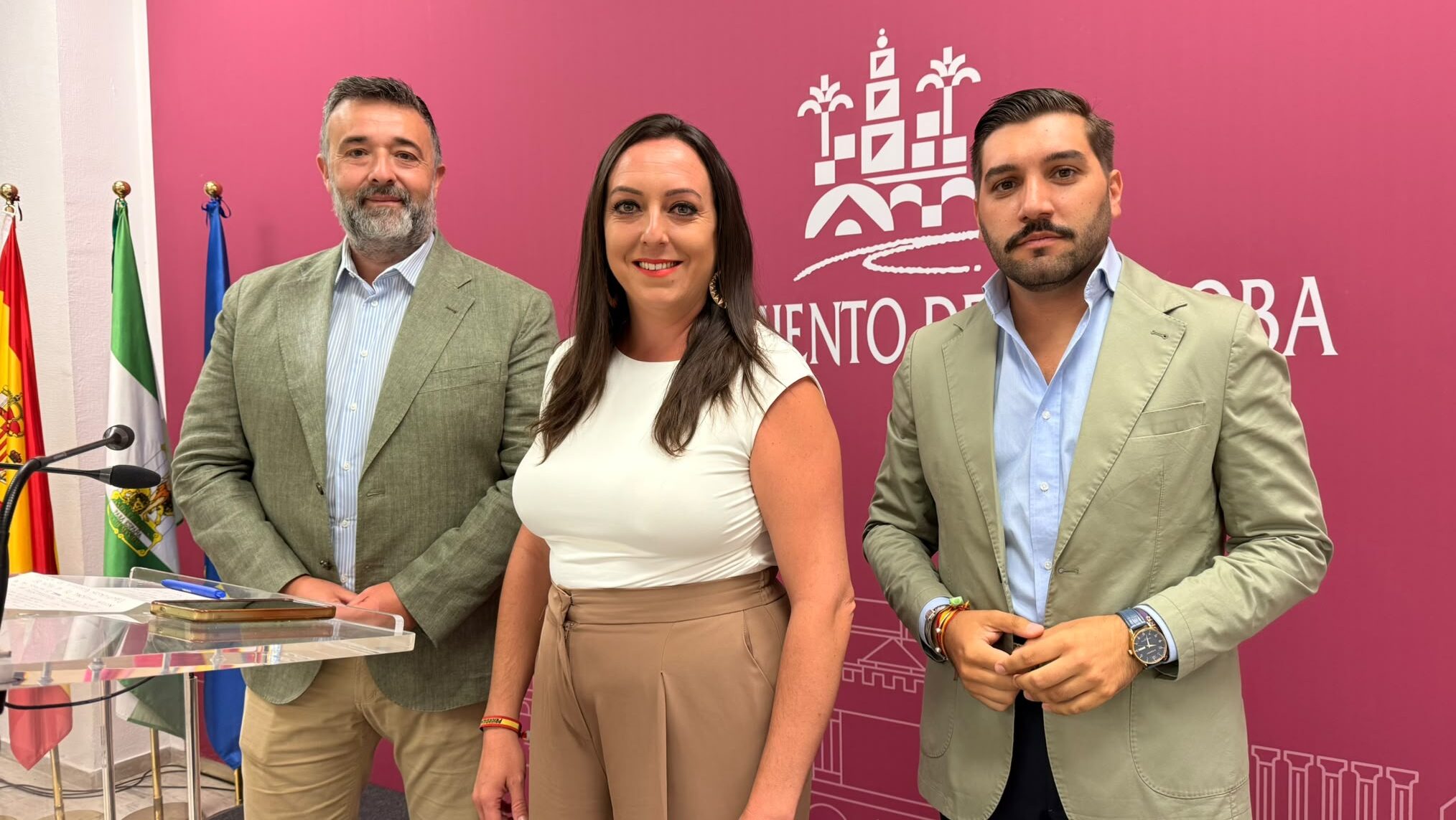 Marta León, Rafael Saco y Miguel Castellano. Grupo VOX Córdoba