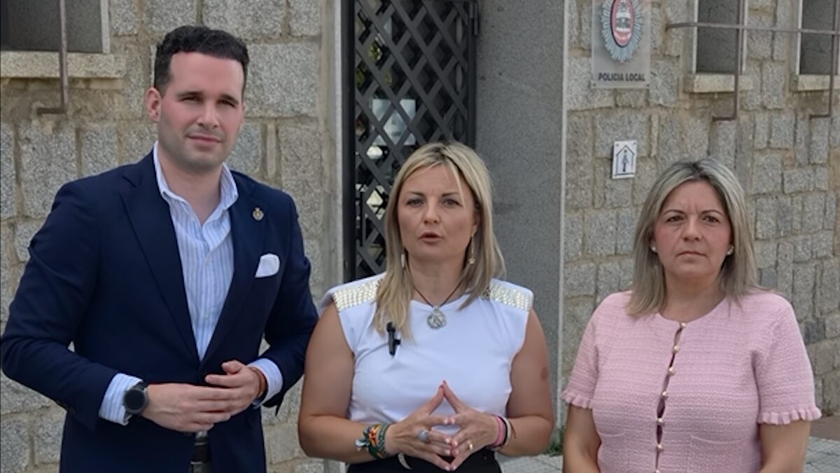 El Grupo Municipal de VOX Ávila denuncian la situación frente a la Jefatura de la Policía Local