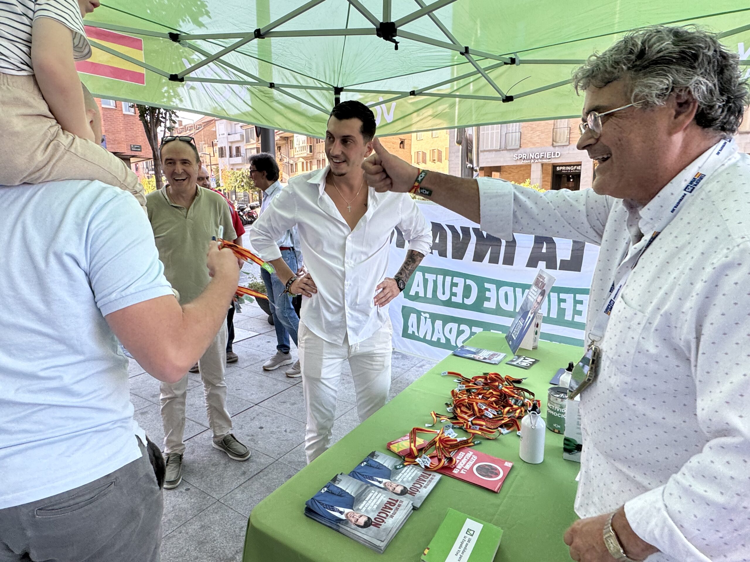 VOX apela a la defensa del campo navarro y carga contra la inmigración masiva en su arranque de curso político en La Ribera