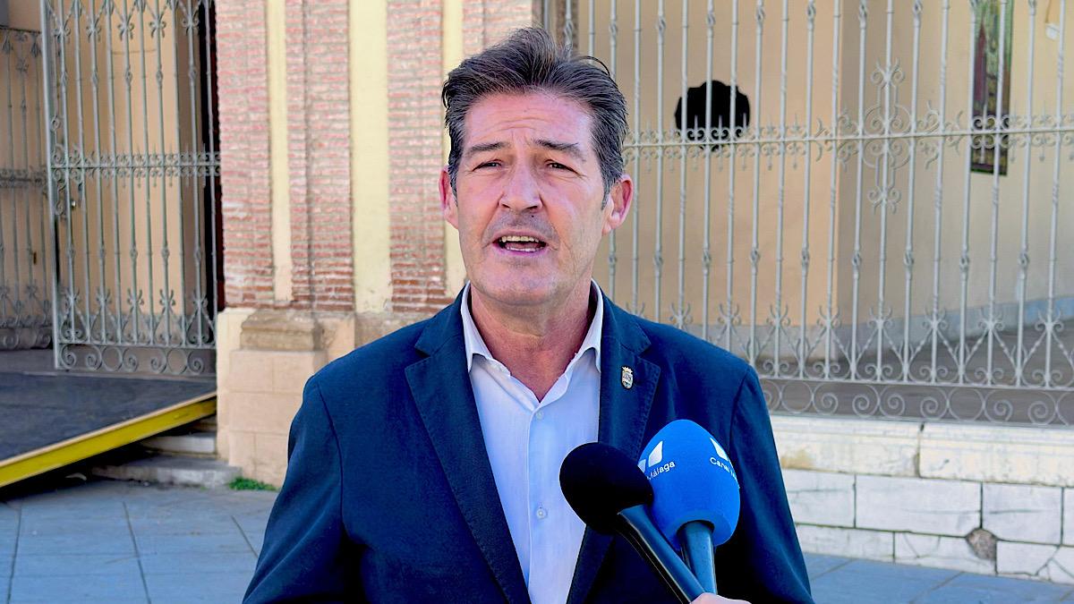 Antonio Alcázar, junto al Santuario de la Victoria