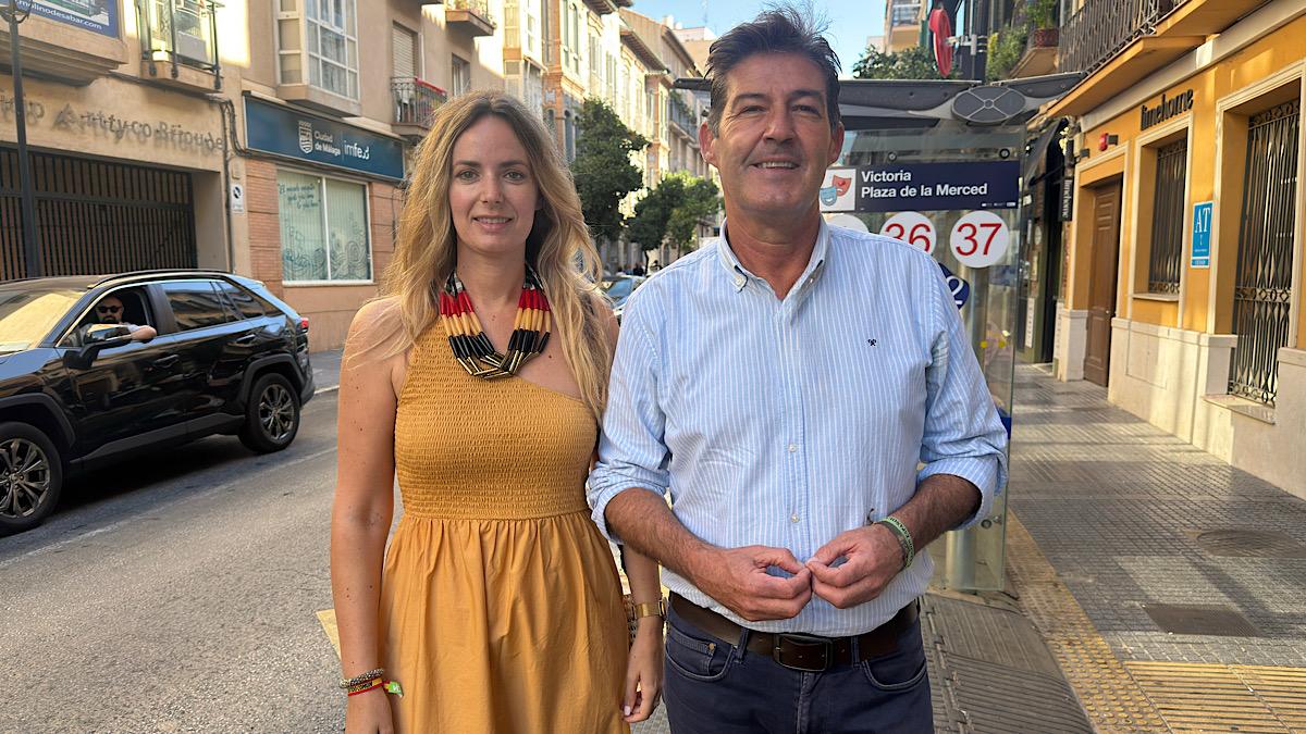 Yolanda Gómez y Antonio Alcáar en calle La Victoria