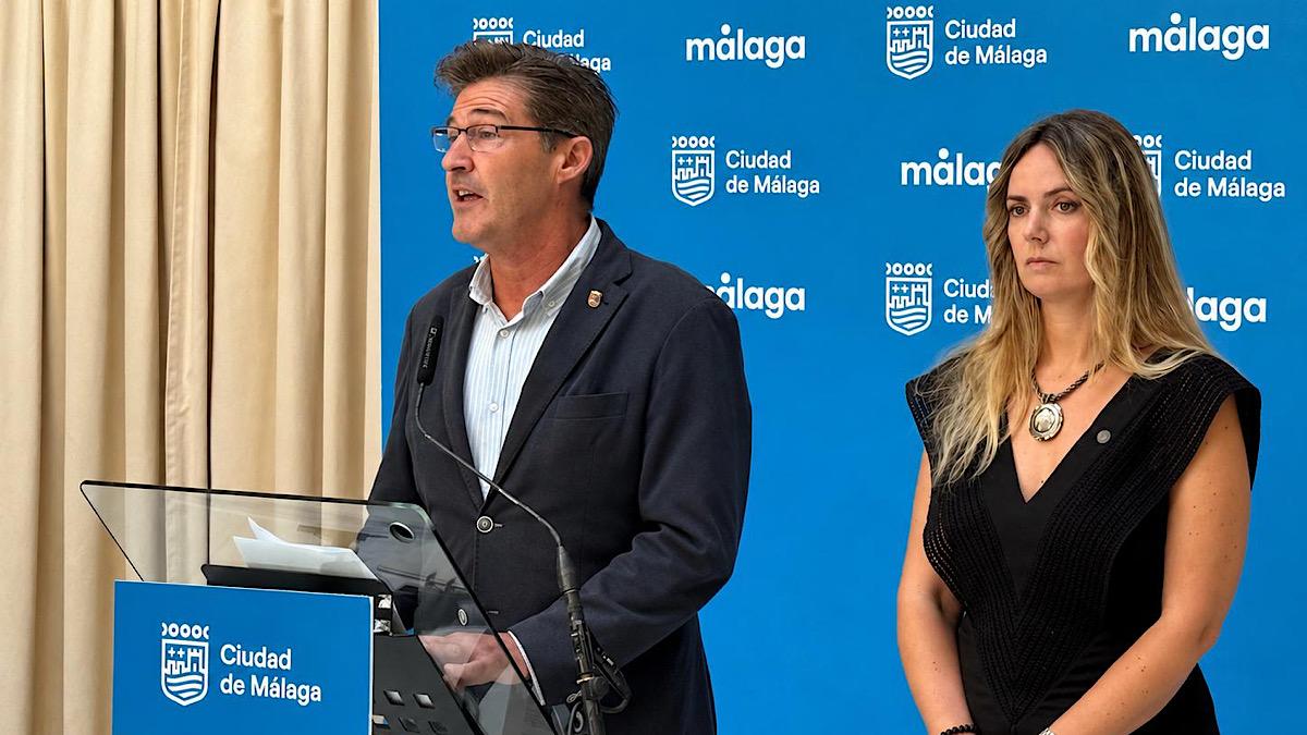 Antonio Alcázar y Yolanda Gómez durante la rueda de prensa previa al Pleno